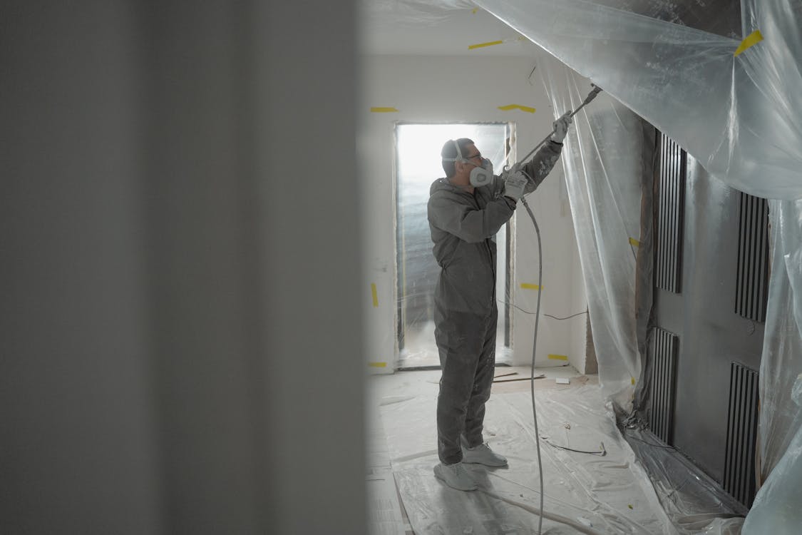 Latex Spuiten Tilburg — eindresultaat: strakke witte wanden en plafond